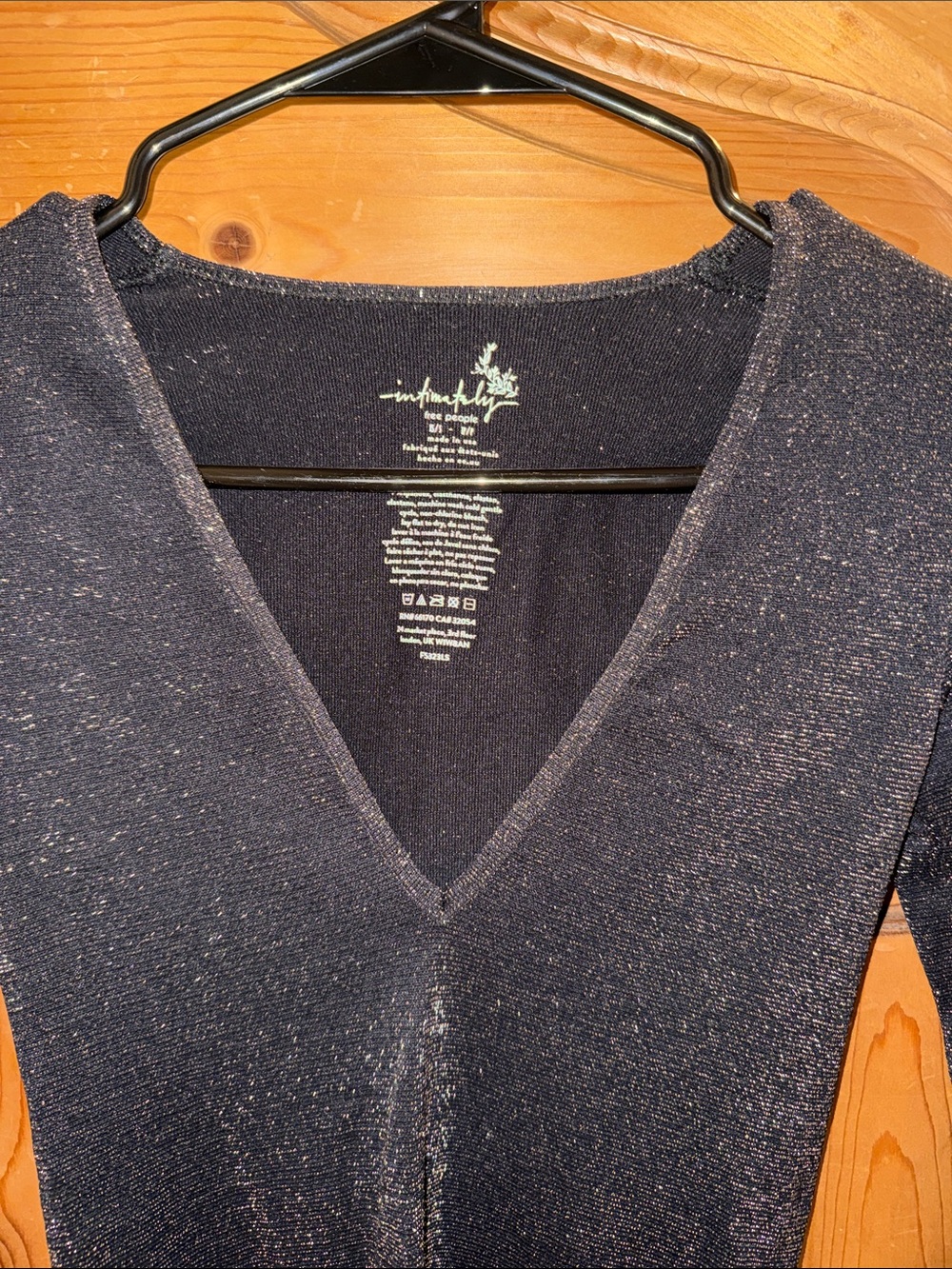 Metallic V-Neck Long Sleeve Top - Black - Picture 3 of 3